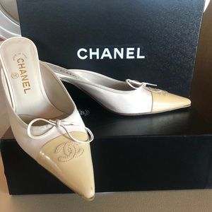 CHANEL CC two tone slides mules pumps heels Sz 37